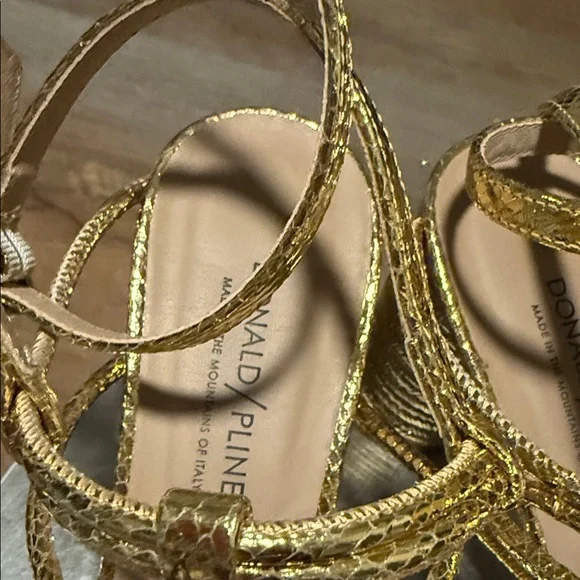 Pre-Owned Donald J. Pliner Gold Strappy Block Heels - Picture 3 of 16
